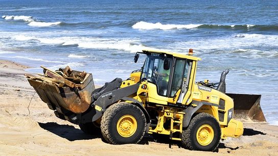 Fort Myers Beach Faces FEMA Probation While Lee County Secures Flood Insurance Savings (Live in Florida )